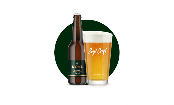 Nova Blond bier flesje en glas Nova Blond bier flesje en glas